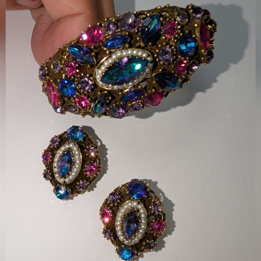 EVC SIGNED WEISS GOLD TONE CRYSTAL RHINESTONES & FX PEARLS HINGE BRACELET & EARR - Picture 12 of 14